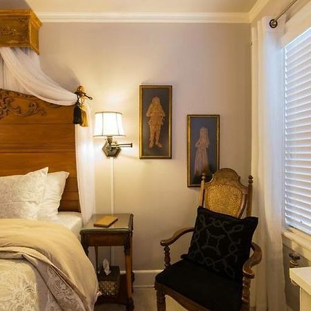 Knob Hill Bed And Breakfast Flint Exterior photo
